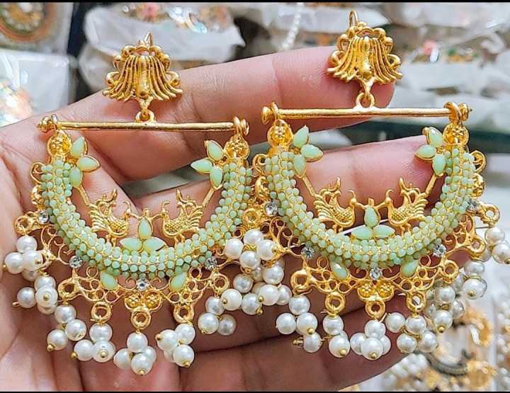 Traditonal Nath-style Chandbali